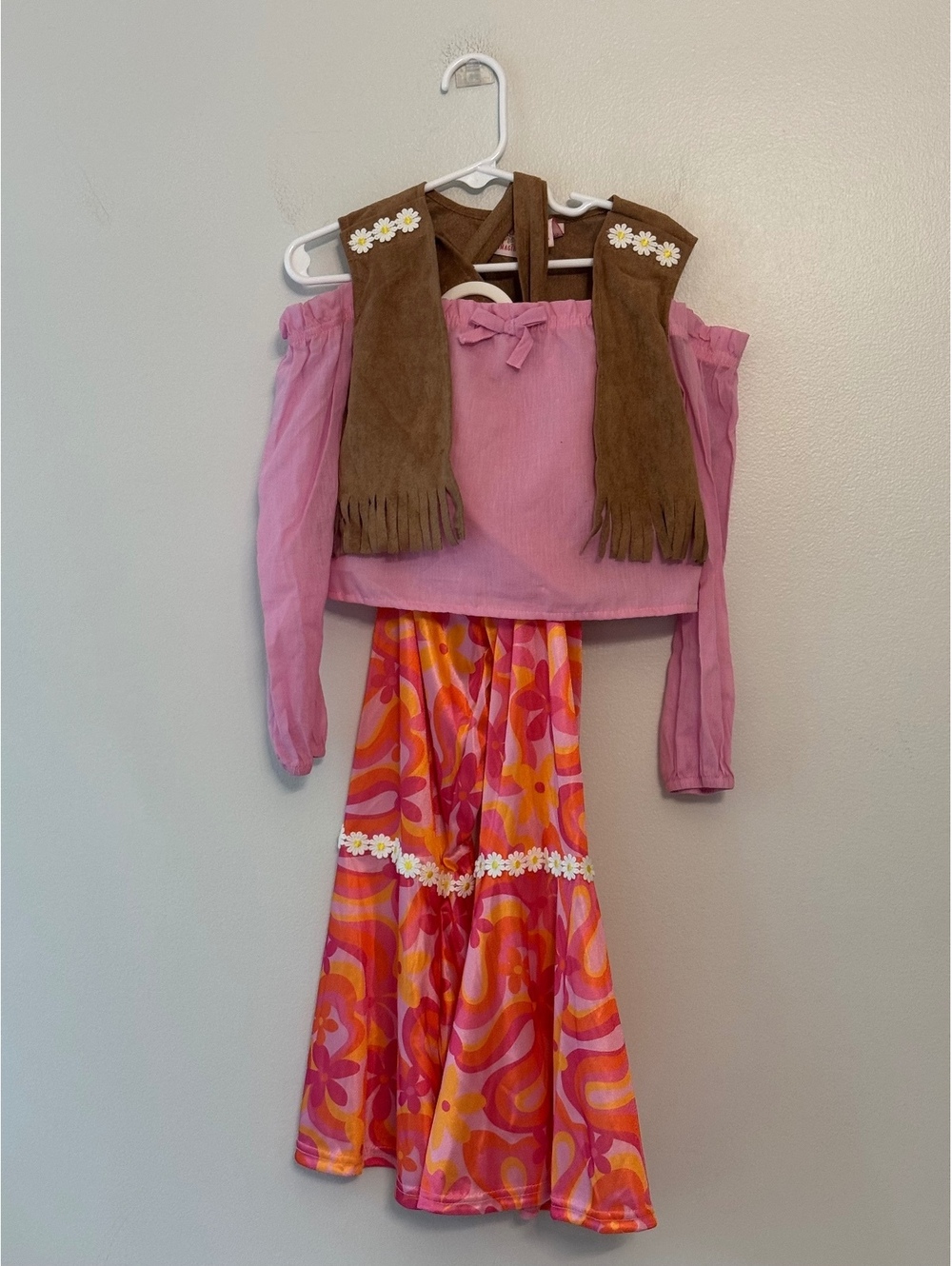Girls' 3-Piece hippie costume 5/6 (no wig)
